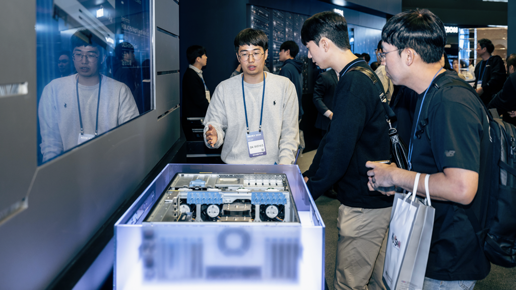 CMM-DDR5 and CMM-Ax on display in the CXL zone