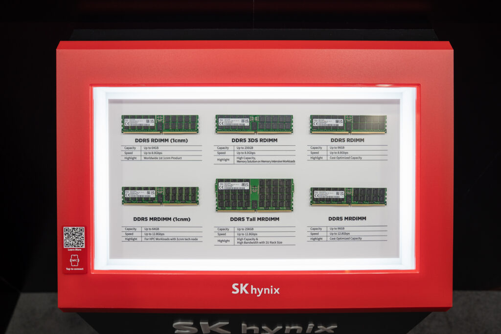 DDR5 RDIMM and MRDIMM products on display, including those based on the 1c node
