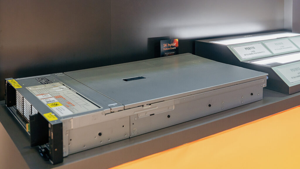 Dell server system R7625 equipped with the PS1010