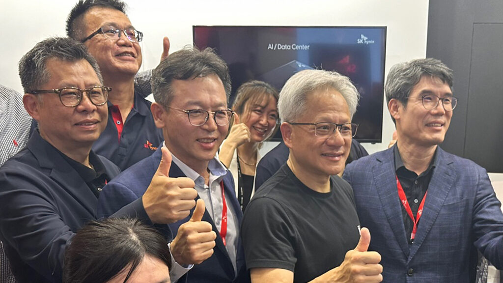 SK hynix President and CMO Justin Kim (second from left) with NVIDIA CEO Jensen Huang (second from right)