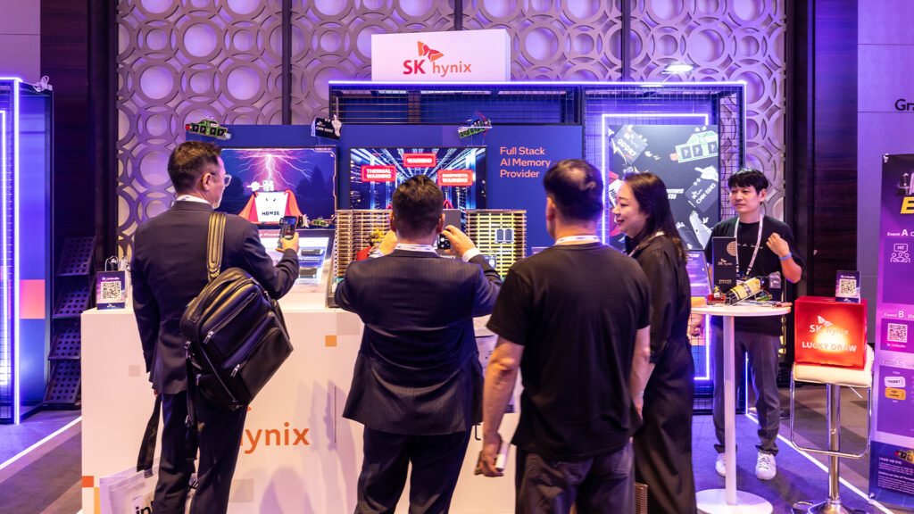 Visitors to SK hynix’s booth learning about the company’s industry-leading memory solutions