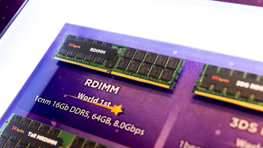 (From first image) RDIMM, 3DS RDIMM, Tall MRDIMM, SOCAMM, LPCAMM2, and CMM-DDR5 on display