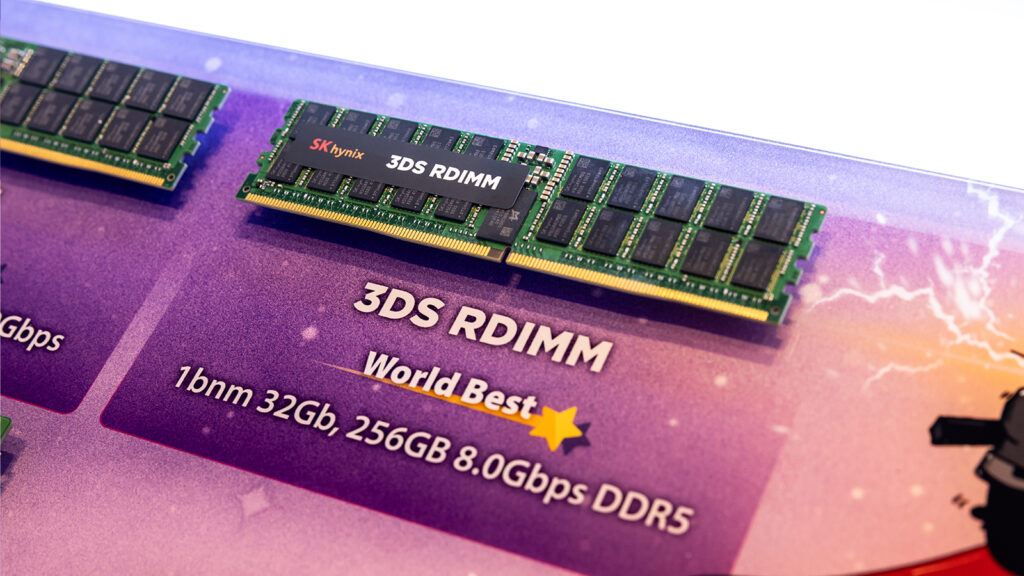 (From first image) RDIMM, 3DS RDIMM, Tall MRDIMM, SOCAMM, LPCAMM2, and CMM-DDR5 on display