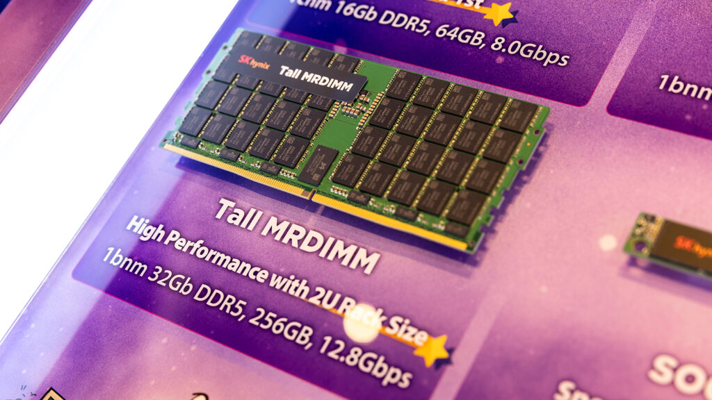 (From first image) RDIMM, 3DS RDIMM, Tall MRDIMM, SOCAMM, LPCAMM2, and CMM-DDR5 on display