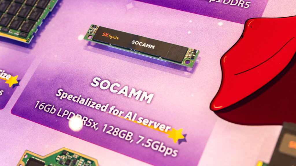 (From first image) RDIMM, 3DS RDIMM, Tall MRDIMM, SOCAMM, LPCAMM2, and CMM-DDR5 on display