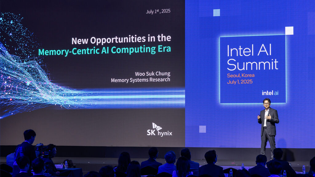 SK hynix Vice President Woosuk Chung delivers a keynote speech