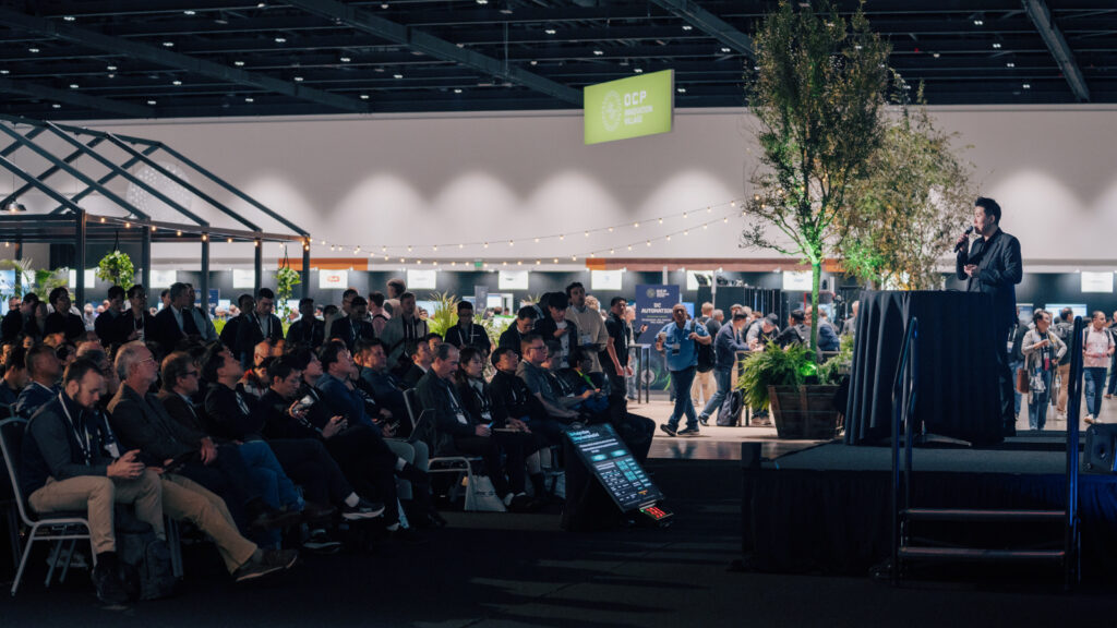 SK hynix shared its industry expertise through presentation sessions