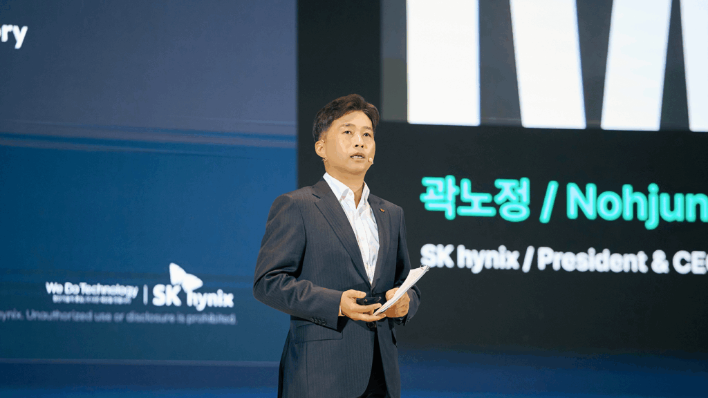 SK hynix CEO Kwak Noh-Jung delivering a keynote speech at the summit